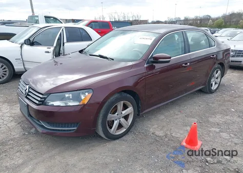 2013 Volkswagen Passat 2.5L Se z USA, uszkodzony, nr VIN 1VWBP7A34DC089417